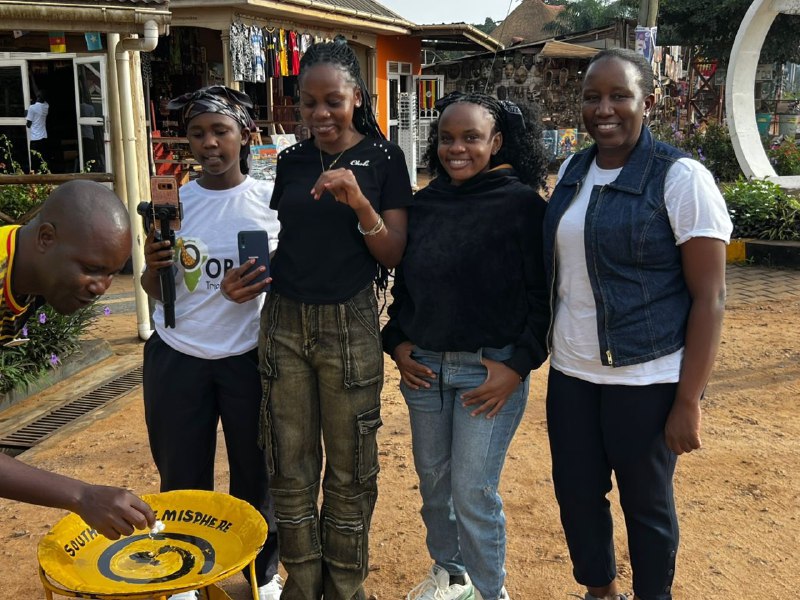 BenjaminDdumba's tweet photo. Not just a stopover, but a lesson on the line that divides the Earth.
\#UgandanEquator #ExploreUganda #PearlOfAfrica #TravelUganda #EquatorExperience #TravelMoments #AdventureLearning #ExploreMore #TravelDiaries #AfricanAdventureTravellers https://t.co/BRryMxFZkk