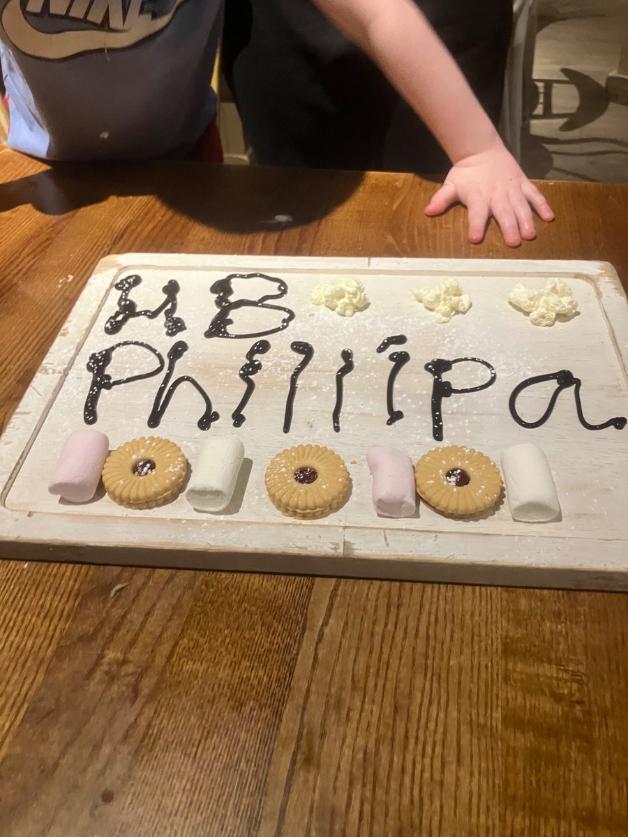 PhillipaMariee's tweet photo. Absolutely crazy week at CenterParcs for my birthday. 🎂 fabulous family holiday :D https://t.co/coYPSCytSB