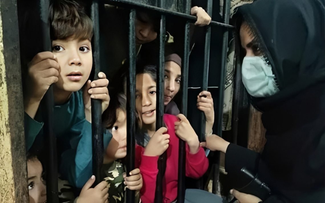 8AM_Media's tweet image. Helplessness of Afghanistan’s Refugees; Pakistan Mercilessly Imprisons Women and Children

Read More: 8am.media/eng/helplessne…

#Afghanistan #Pakistan #Refugees #8am_media