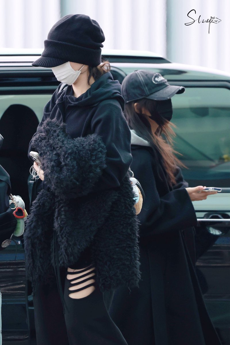 kun_kun0520's tweet photo. 260315 ICN🛫
#윤행 #sullywon
#아오즈 #NMIXX https://t.co/xMPkNzF8zf