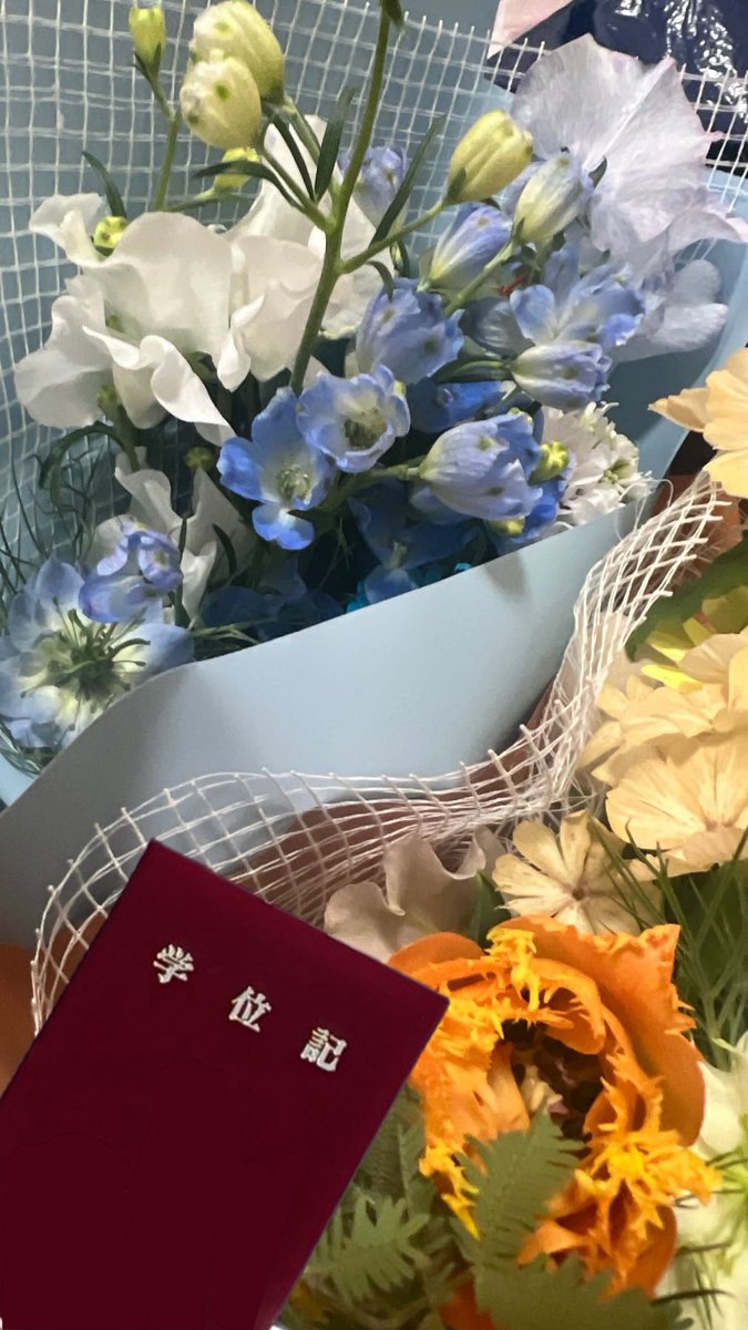 Yo_4o1's tweet photo. 卒業しました🎓💐🌸 https://t.co/ClLbNO2s1J