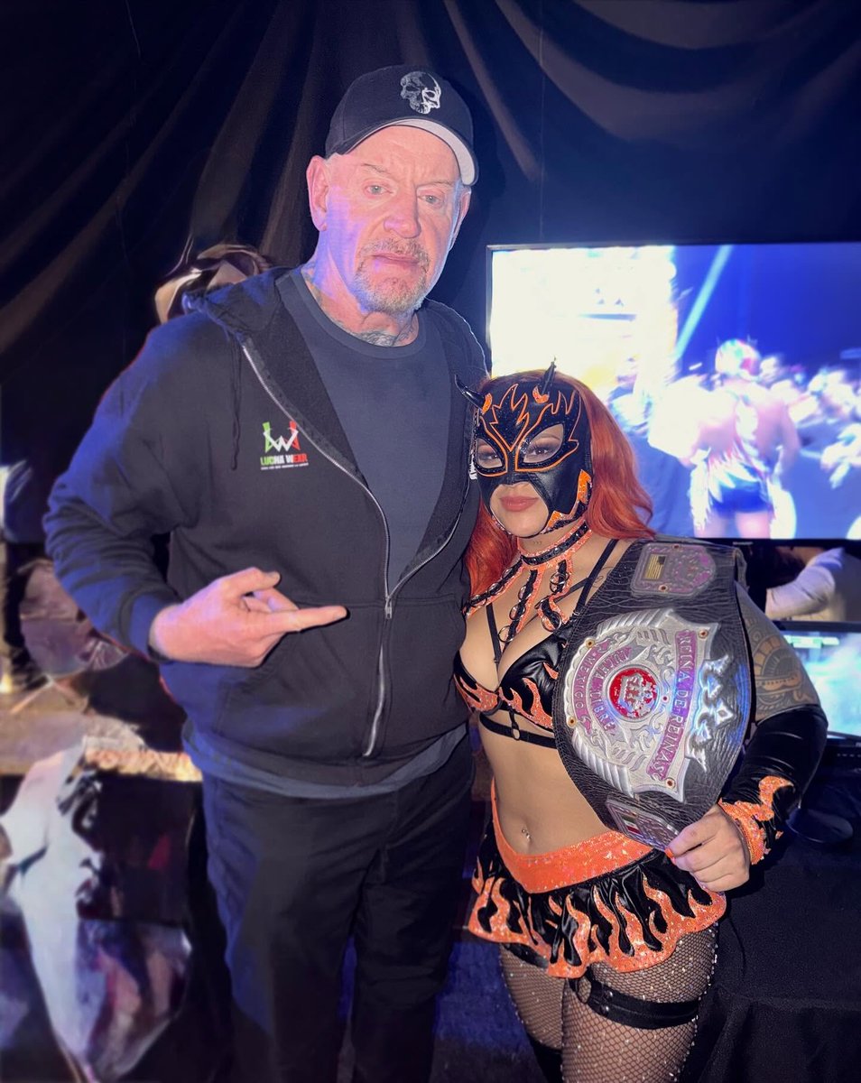 Exposing the IWC tweet media