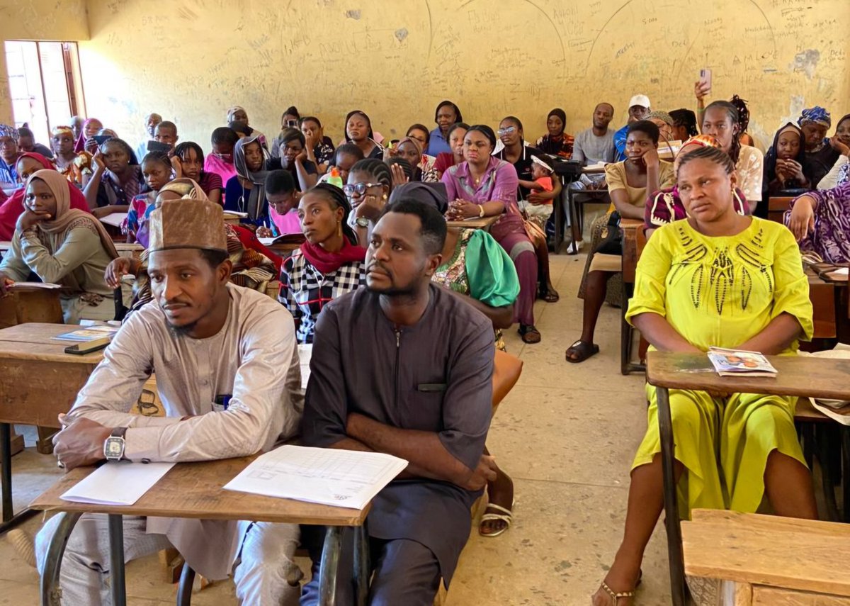 ICTAdvocates's tweet photo. Comrade Rita Goyit, Head of Women and Youth Wing at Nigeria Labour Congress @NLCHeadquarters was our guest speaker during the March edition of the Inspiring Leadership Reflection and Interactive Series (ILERIS) in Abuja @YZYau @SalakoYesmin @CitadRadio @Adam_A_Thinker @Zainab_SUM https://t.co/zpmPLnuKTK