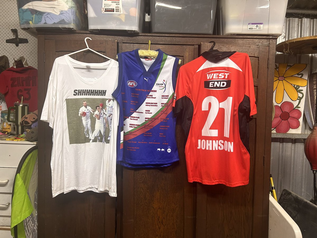 RedbackJim's tweet photo. @cricketcomau Packing light for trip into enemy territory! 
#Redbacks #BackTwoBack https://t.co/UHoB9nYrwi