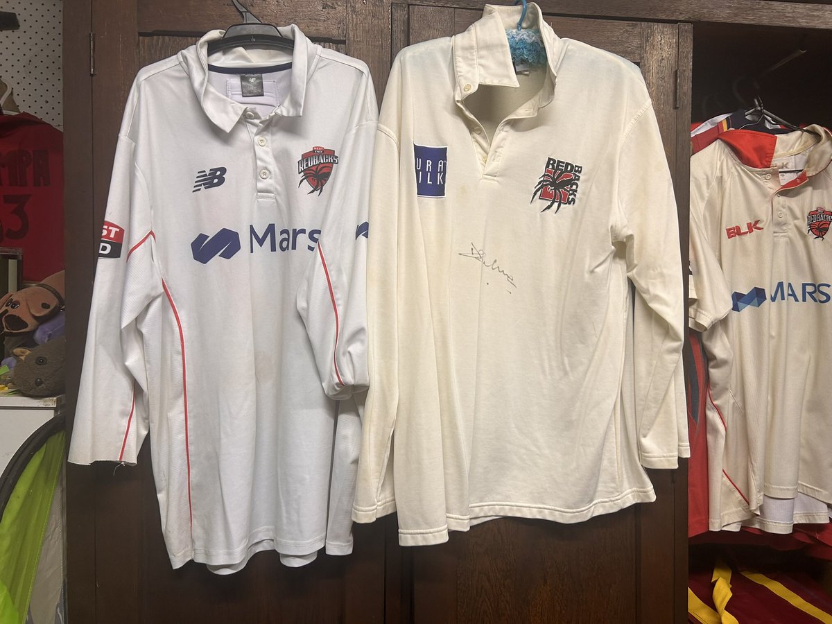 RedbackJim's tweet photo. @cricketcomau Packing light for trip into enemy territory! 
#Redbacks #BackTwoBack https://t.co/UHoB9nYrwi
