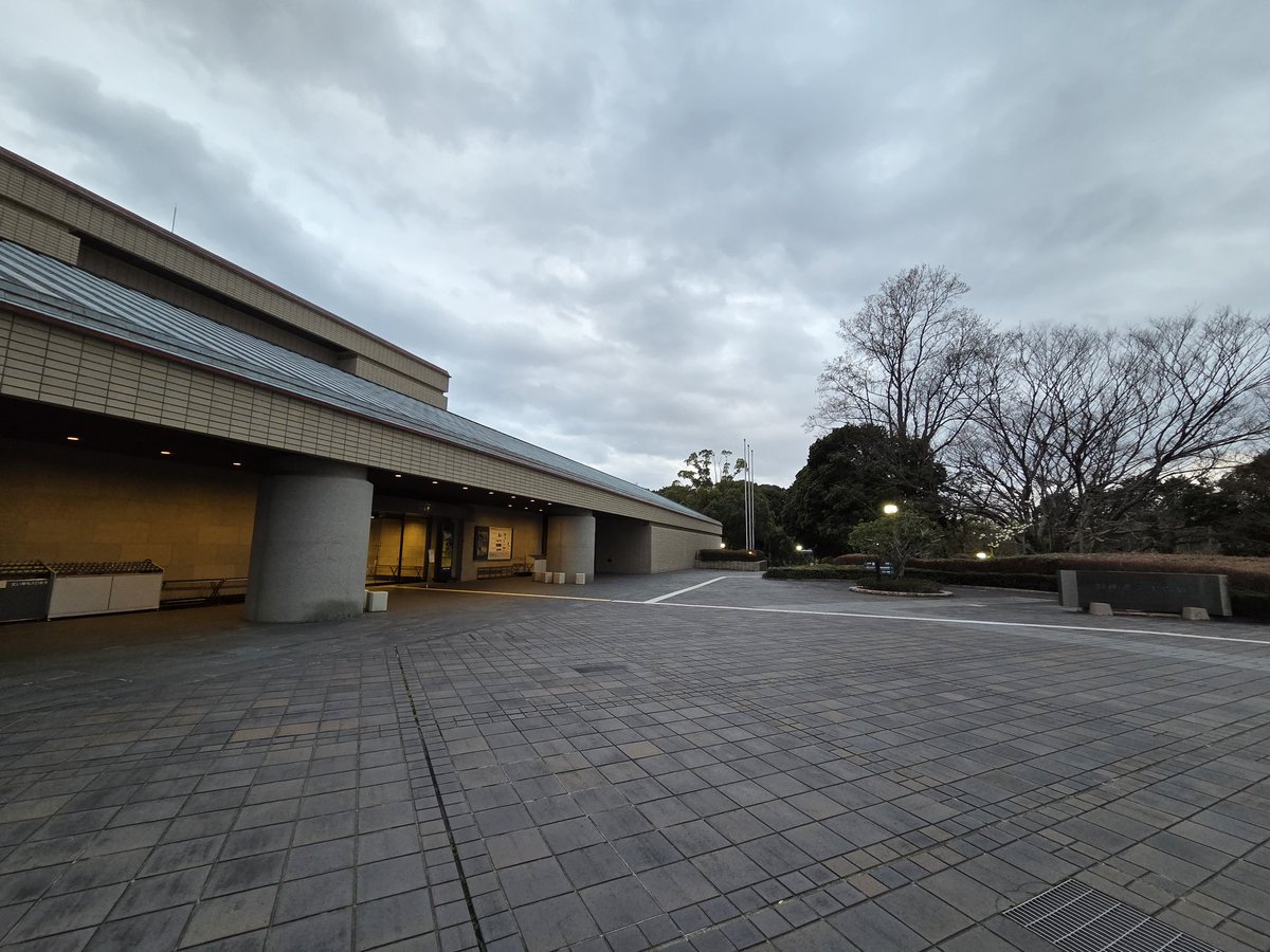 らでんちゃんが音声ガイドをしてる静岡県立美術館｢中村宏 アナクロニズムのその先へ｣に行きました！

中村宏の絵画迫力がすごい、あと構図の勉強になりました。

ロダン館は全部観きれなかったからまたの楽しみに！でも彫刻の楽しみ方を学んだ！
#行ったよらでんちゃん
#静岡の魅力だよらでんちゃん