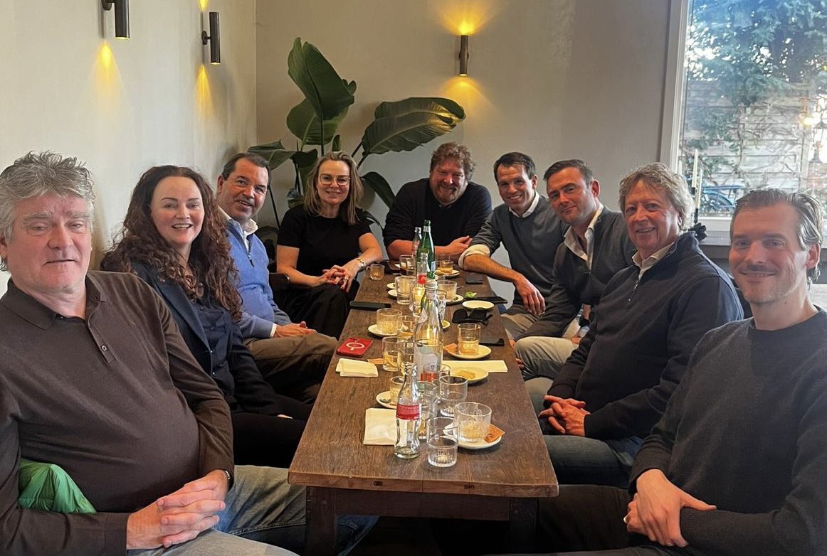 HarderR's tweet photo. Ga woensdag 18 maart stemmen!
Uw vertegenwoordigers in de gemeenteraad van Bloemendaal  doen er toe, wat een eer en genoegen om met een mooi VVD Bloemendaal team het verschil voor u te mogen maken! https://t.co/2SS9AS1QSt