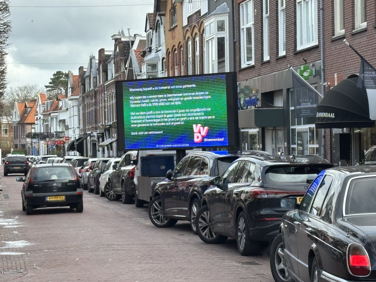HarderR's tweet photo. Ga woensdag 18 maart stemmen!
Uw vertegenwoordigers in de gemeenteraad van Bloemendaal  doen er toe, wat een eer en genoegen om met een mooi VVD Bloemendaal team het verschil voor u te mogen maken! https://t.co/2SS9AS1QSt
