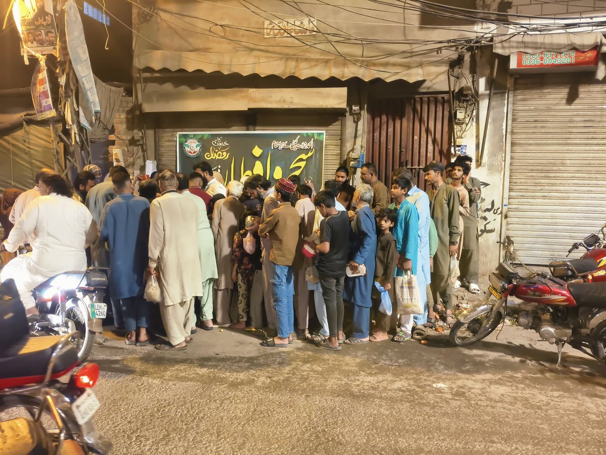 RanaAsifPP152's tweet photo. رمضان کی بابرکت ساعتیں
خدمت، اخلاص اور محبت کا سفر
#RanaAsif #pmmllahore
#Ramadan2026
#SehriDistribution
#RamadanKareem
#ServingHumanity
#PP152
#PakistanMarkaziMuslimLeague
#RamadanVibes
#SehriTime
#KhidmatEShaq
#ViralRamadan https://t.co/sIUtAhRbbb
