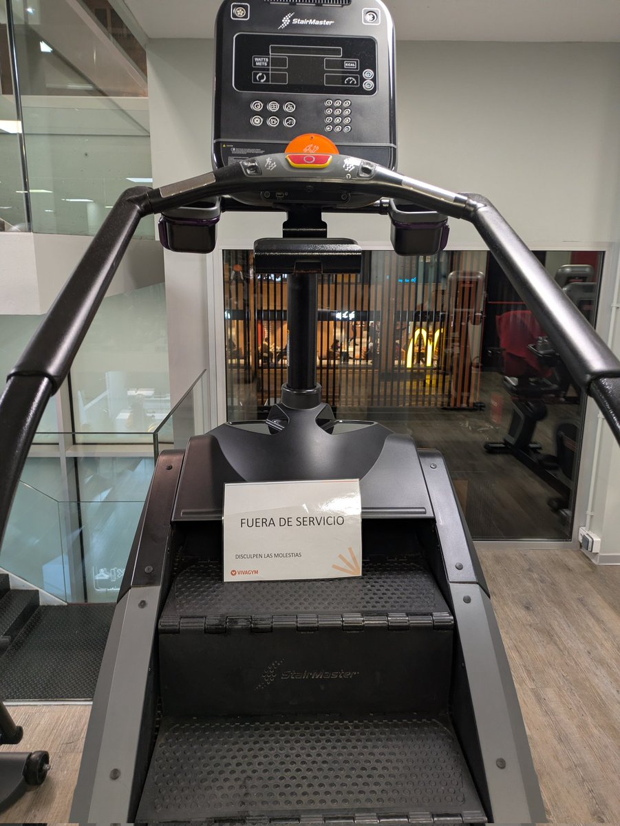 Esta máquina lleva 6 meses en el #Vivagym de Sants, como muchas otras maquinas de fitness o de musculación. #gimnasios #fitness #malservicio <a href="/FACUA/">FACUA</a> <a href="/consumidores/">OCU</a> <a href="/consumcat/">Consum</a> <a href="/ConsumDiba/">Consum Diputació BCN</a> #barcelona