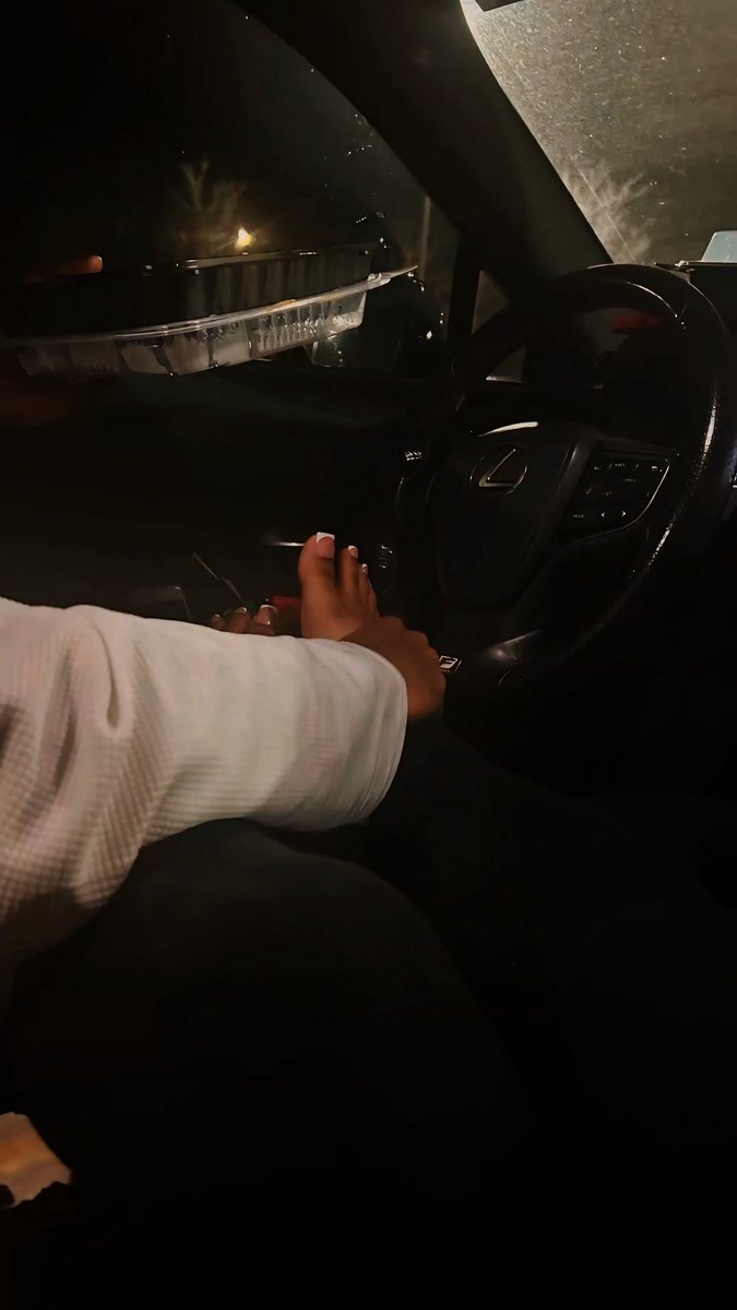 l6oof_82's tweet photo. أنا امرأة تُدلَّل ولا تُهمَل. دلالي واجب على الرجل، لأن من يعرف قيمتي يعرف كيف يعاملني. 
وفي حضوري جبروت و هيبه.
 من لا يقدّرني ولا يحسن الاهتمام بي، لا مكان له في حياتي.🥂 https://t.co/JWELPNDTJn