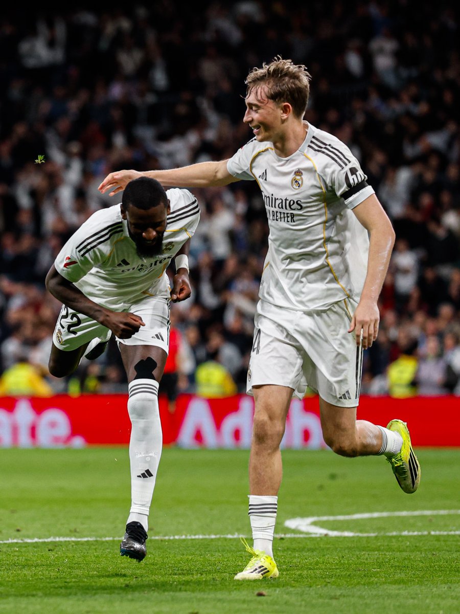 realmadrid's tweet photo. 😜✨⚽🕺 https://t.co/9YD6cOBgNO
