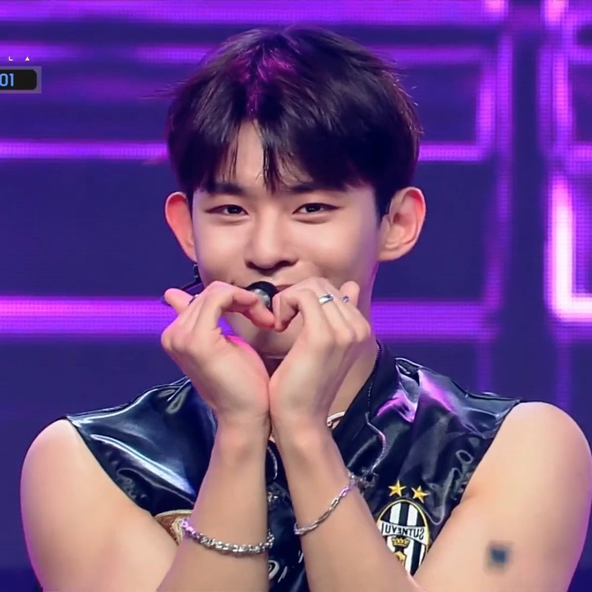 my_gexn's tweet photo. 오랫만에 이날이 생각나서 보고왔는데
넘 예뿌다 ♡ https://t.co/bfUdr6396h