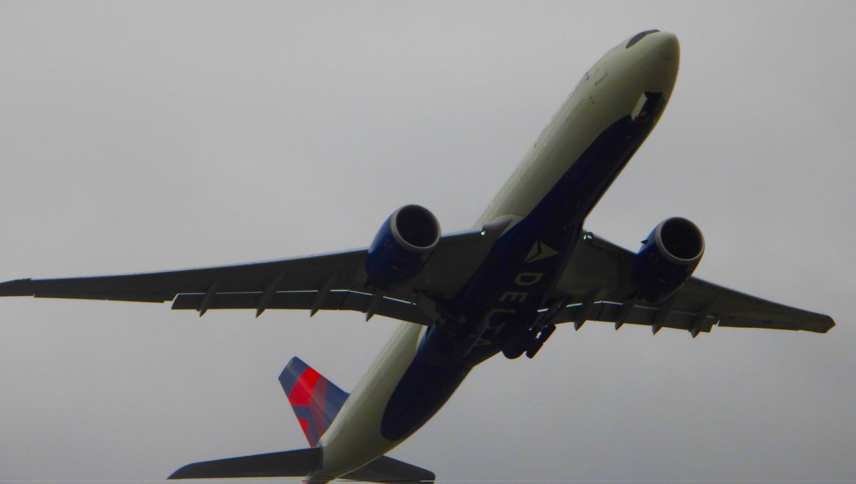 DAviation17's tweet photo. Heres a shot of @Delta Flight DL37 Airbus A330-941 (N435DX) seen here Departing (LHR) 🇬🇧 to (ATL) 🇺🇸 on 18/08/25. @HeathrowAirport #Deltaairlines #DL37 #Airbus #AirbusA330 #A330 #A339 #N435DX #Aviation #Avgeeks #planespotting #Heathrow #Londonheathrow #HeathrowAirport https://t.co/eiKLlkpnUW