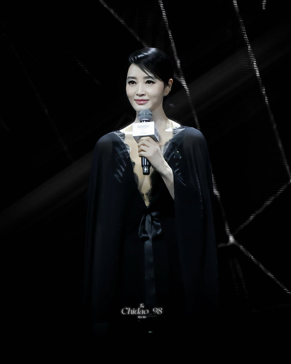 2HAN412's tweet photo. 𝙃𝙖𝙥𝙥𝙮 𝟒𝟎𝙩𝙝 𝙙𝙚𝙗𝙪𝙩 𝙖𝙣𝙣𝙞𝙫𝙚𝙧𝙨𝙖𝙧𝙮 𝘵𝘰 
𝑲𝒊𝒎 𝑯𝒚𝒆 𝑺𝒐𝒐🫶🏻
The camera catches every moment with you,
Just focus on this moment,
the light in our eyes for you
shines brighter than all the neon lights.💫

#KimHyeSoo #김혜수 
/Fancam by me https://t.co/OEYdxIsYWv