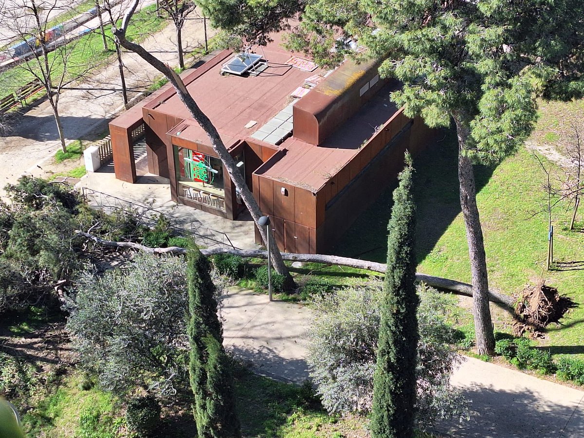 GU_Figueres's tweet photo. ‼️❌ Recordem a la ciutadania que el Parc Bosc i la Pineda del Castell resten tancats per risc de caiguda d’arbres mentre duri l’alerta #VENCAT https://t.co/XWgHl0OXcp