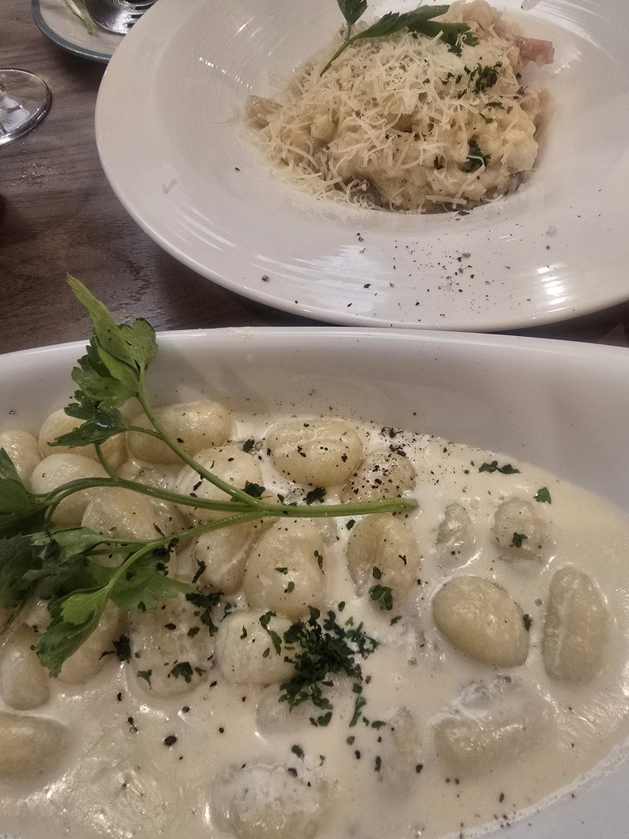 ハシル tweet media