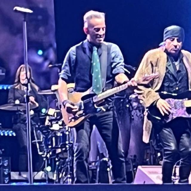PaulApp0505's tweet photo. Buenos Dias Vicente. Thanks for posting my video and photo. It was a very special day in #Kilkenny and was enjoyed in the company of @BrianHayes757 whose favourite song is #Backstreets. Also, we had #tiegate!!! Have a great day @VLafora ✨✨ https://t.co/gXxCByxccF