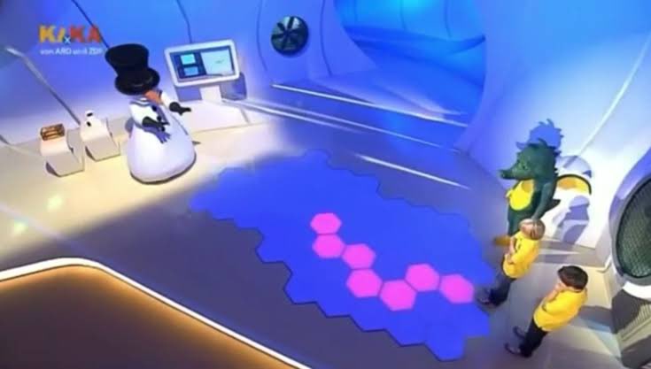 E L   H O T Z O tweet media