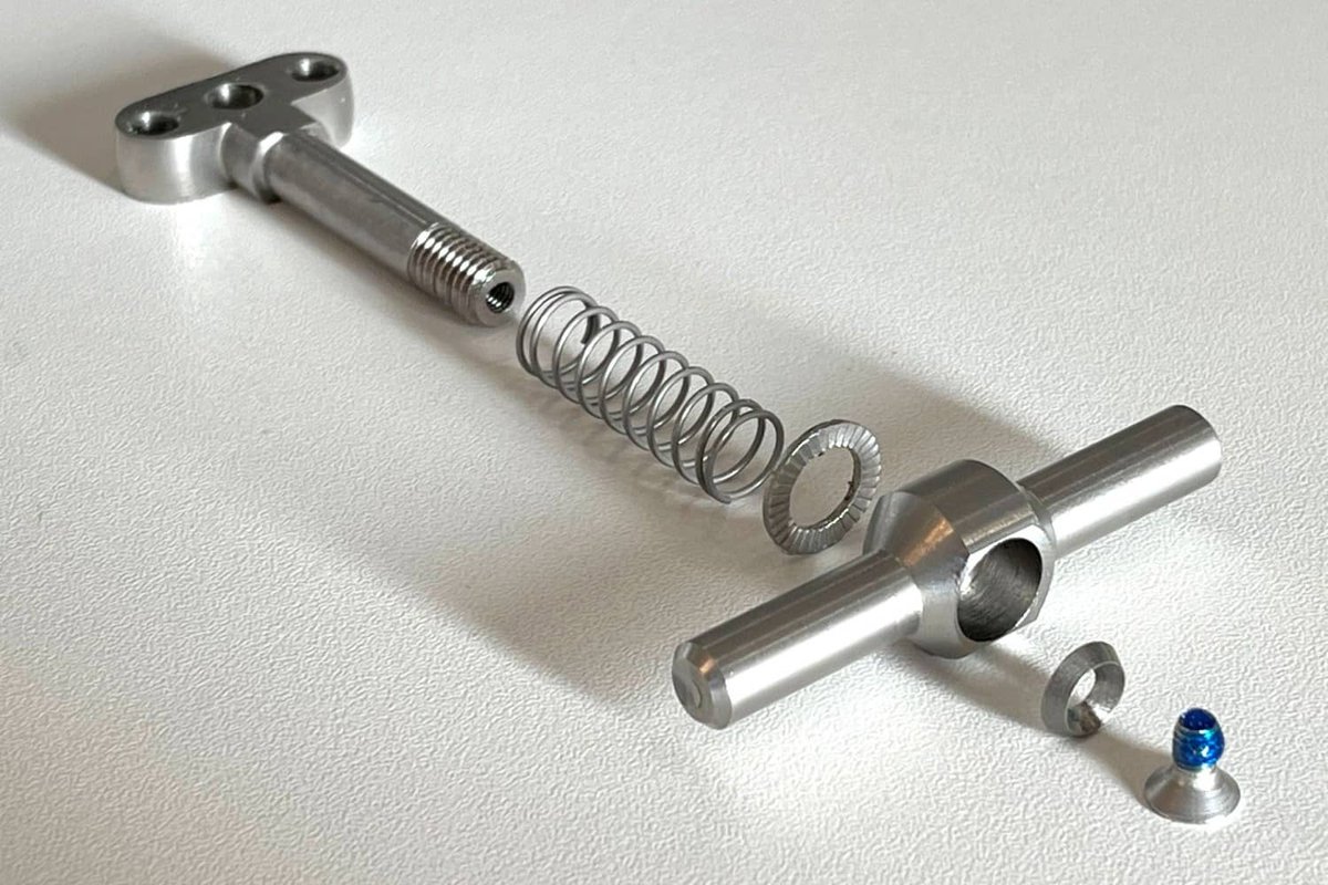 boardyonboard's tweet photo. Inside the folding joint lock assembly | Boardy the original #boardscooter https://t.co/iIVuIGiyAX