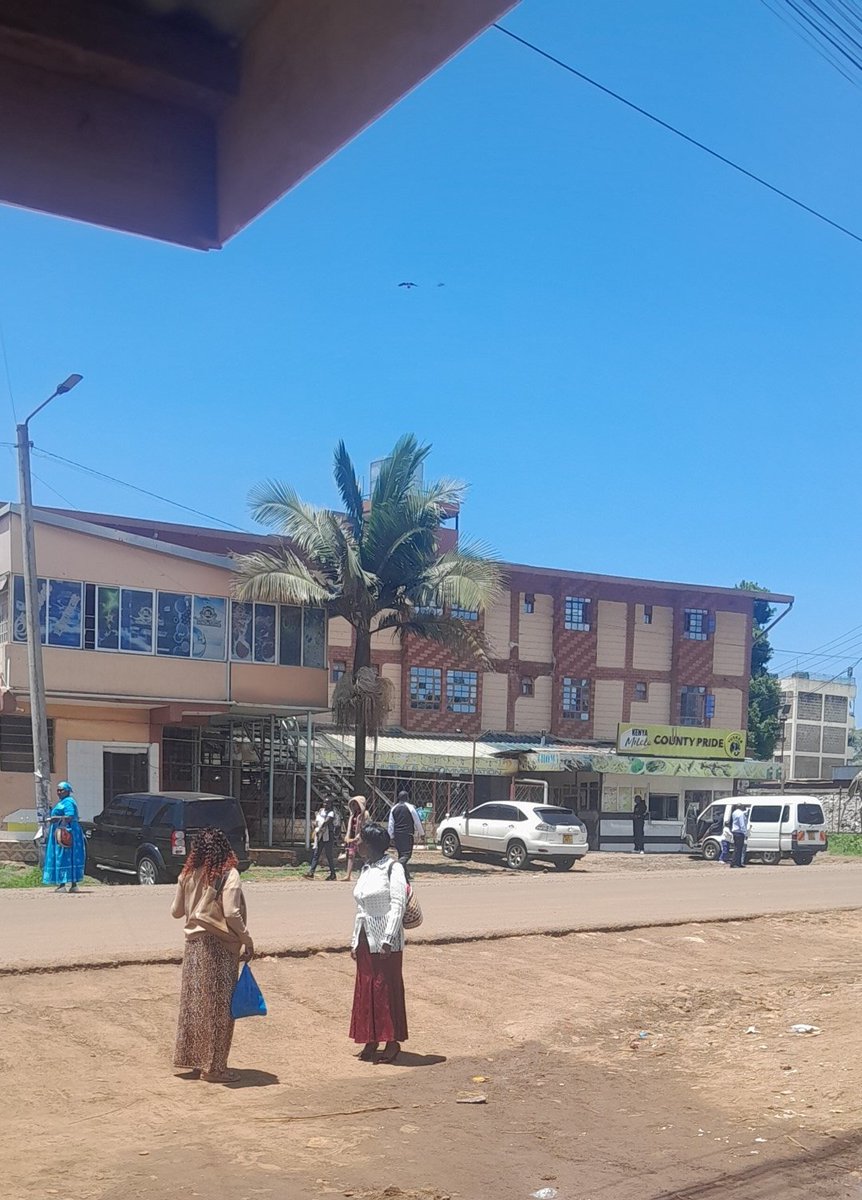 gus7av07's tweet photo. what i like about hosting web3 events is travelling to places I've never been to and preaching the gospel of decentralisation to the masses

powered by @okxafrica https://t.co/0MPDpC3Hhk