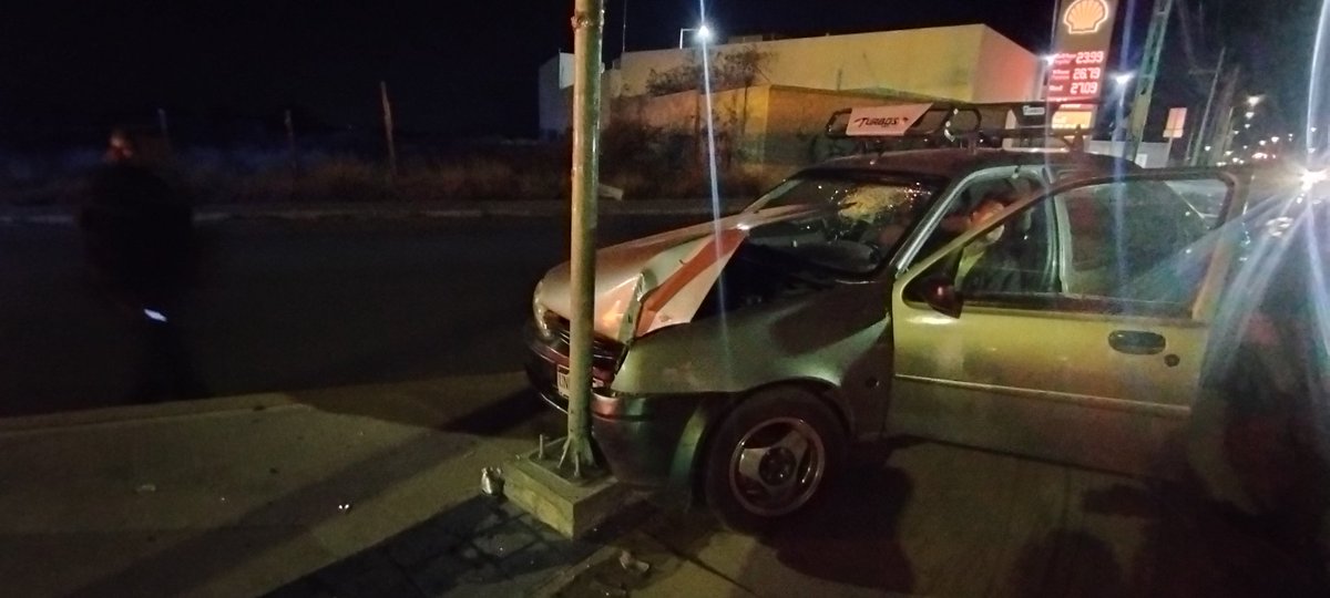 UnidVerifGasLP's tweet photo. @SSalud_Qro Hace 45 minutos reportamos al 911 un accidente de automóvil con un lesionado y no hay respuesta de ambulancia o paramédicos. 
Intersección de Paseo Querétaro y Prol. Bernardo Quintana https://t.co/gKf3d27oYF