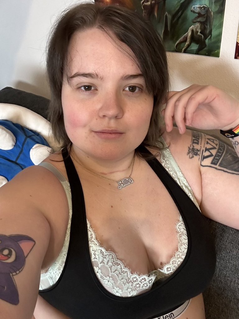 xorubyparker's tweet photo. RT if I’m your body type😉 https://t.co/FFX3u4juok