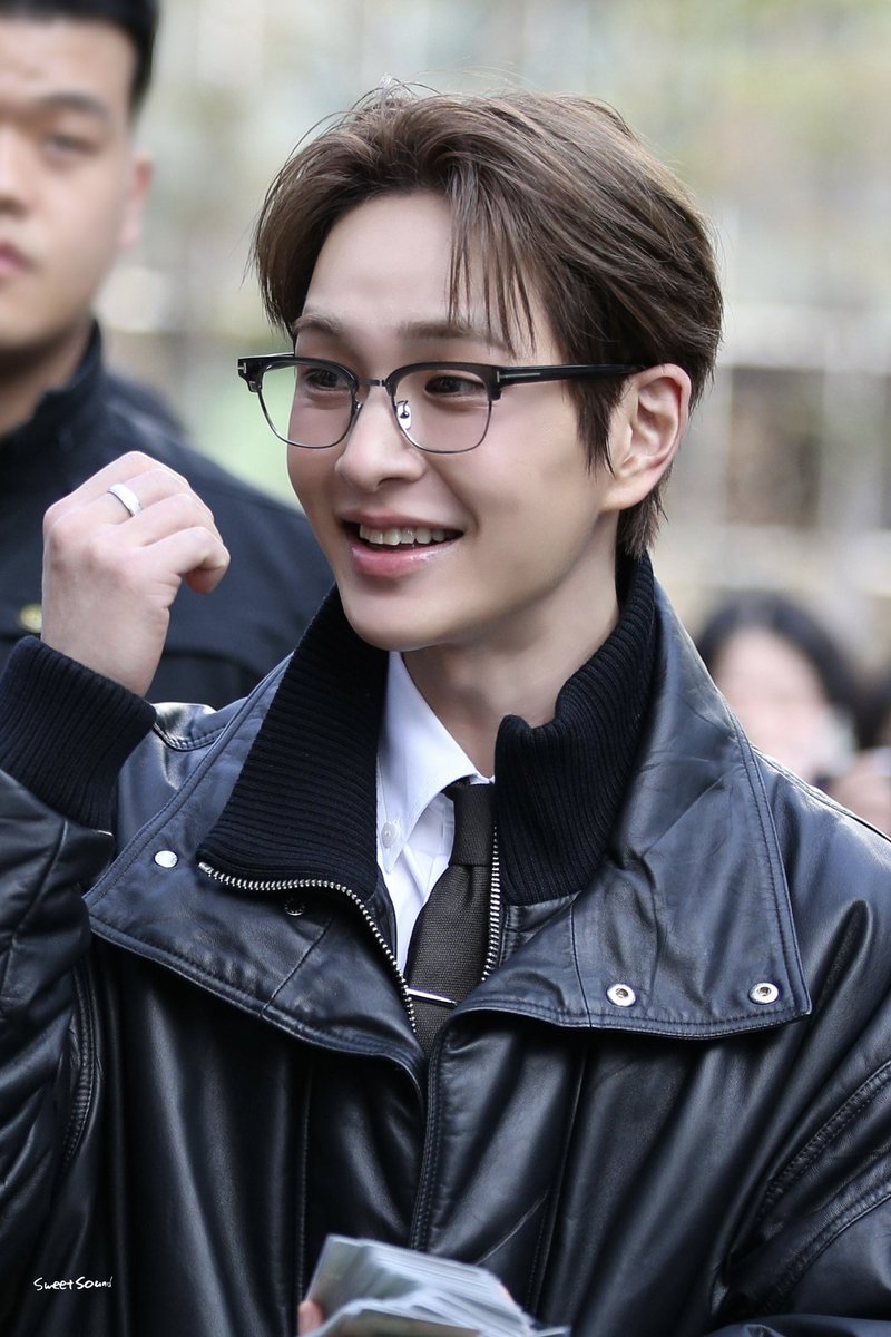 260314

💚🩷

#ONEW #온유