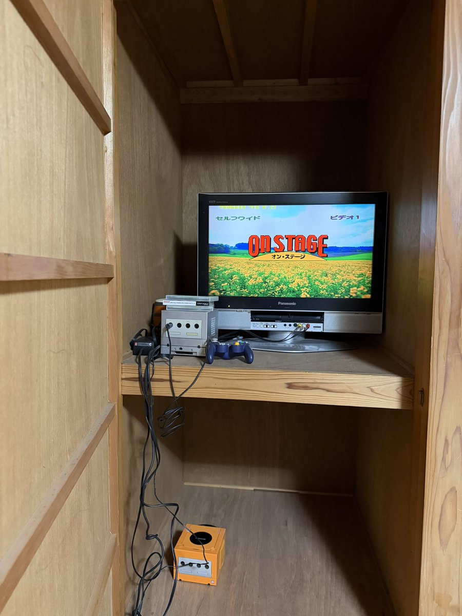 ougonFUKUI's tweet photo. 当店ちょいカラ　（オンステージ）を3機導入致しました！あまり新しい曲はありませんが、懐歌あります！　カラオケ以外にもテレビゲームの方も設置致しました！最終20時まで。 https://t.co/kdS4ZeK1yo