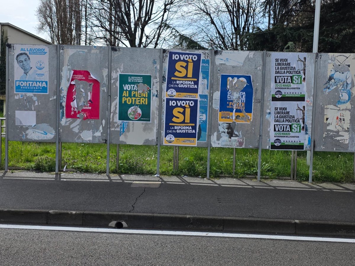 Nel mio paesello c'è gente che di notte va a strappare o deturpare tutti i cartelli per il NO.
Gente democratica e serena.
Da voi come va? 

#iovotoNO