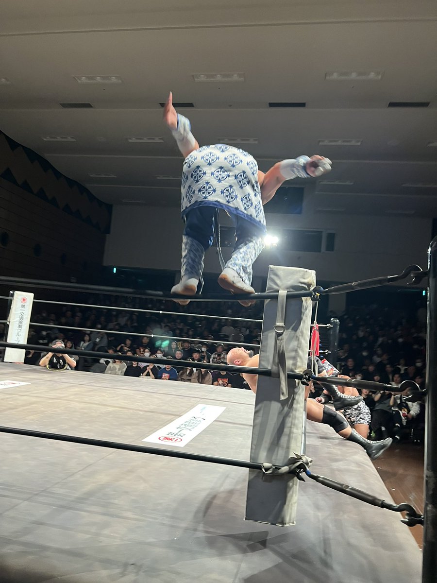 gen_pw's tweet photo. 昨日のくまもと駅前プロレス
メインのAMAKUSA殿の
大谷晋二郎選手を彷彿とさせる
スワンダイブ式の技の数々が
とても印象的でした！！
こんなに的確に決めれるの本当に凄い✨

#くまもと駅前プロレス
#noah_ghc
#AMAKUSA
#大谷晋二郎 https://t.co/GhzThG7nYp