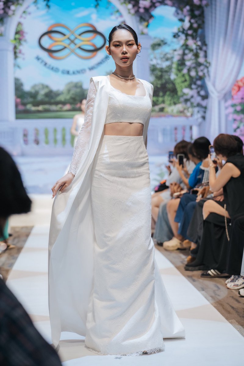 Maxlive_TV's tweet photo. Artists from Maxlive attended the Sabuy Wedding Festival at Royal Paragon Hall on March 14, where they walked the runway in elegant bridal designs by Myriad Grand Monde, showcasing the sophistication of wedding fashion in a truly special atmosphere.
#Maxlive
#MookEarth
#GracePure https://t.co/XgCHFtuPad