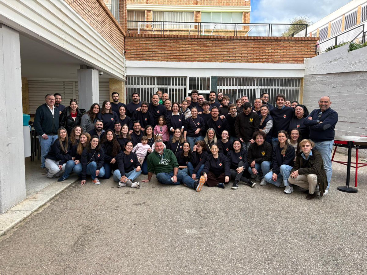 AmoryCaridad's tweet photo. ❤️‍🔥 Un grupo de cargos y junta de gobierno ha preparado la entrega de puestos y la convivencia de hoy.

¡Nos vemos en un rato para disfrutar de un día en hermandad!

#CofradíasMLG https://t.co/fQF8ylUbD1