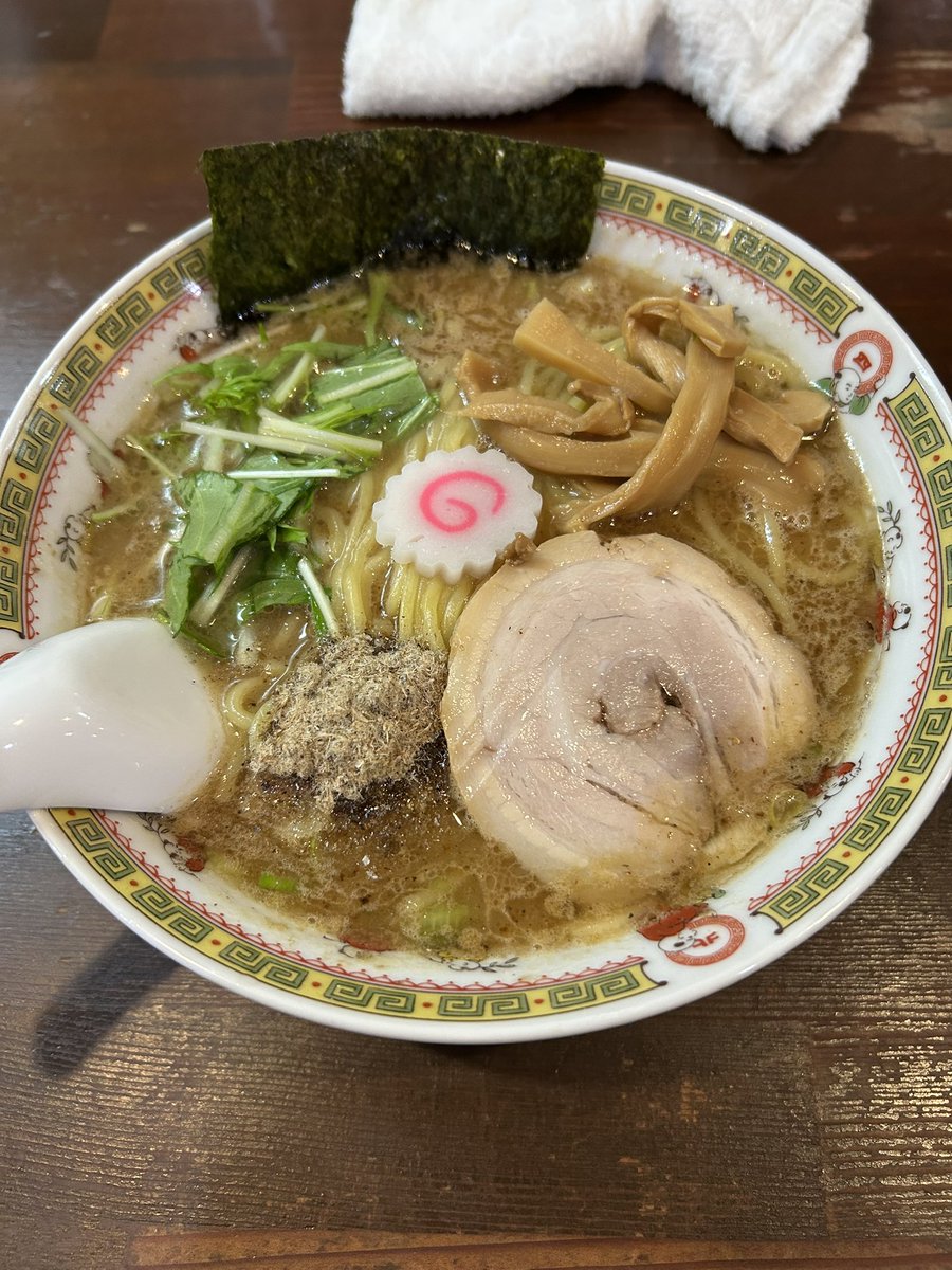 阿佐ヶ谷駅めんさいぼう 五郎左さんの「中華そば」

煮干しの香り立つ醤油スープと歯切れ良い中細麺。
煮干しのえぐみなどは感じられず、ただただ旨味が広がります。

お試しを！

#めんさいぼう五郎左　#ラーメン