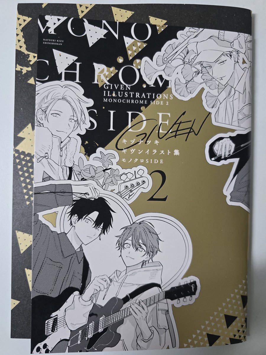 기븐 일러집 너무 이쁘고 특히 컬러는 갖고싶엇는데 플ㄹ미 오억이어서 못사거있는 굿즈 일러들 다 있어서 너무 조음ㅁ