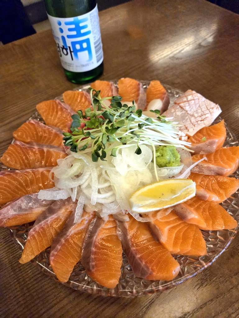 🍬화이트데이 with. <a href="/palang_22/">파랑</a> 
우웅 카페 갔다가 오랜만에 맛난거 먹기💙