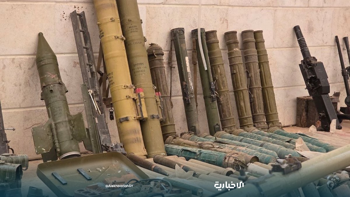 QalaatAlMudiq's tweet photo. #Syria: the Security forces have seized a weapons warehouse in the town of #Abukemal, near the Iraqi border, previously belonging to #IRGC-affiliated militias.
The warehouse contained 3 anti-tank missiles, rocket launchers and various ordnance incl. Iranian-made mortar shells. https://t.co/2vCrteVgRo