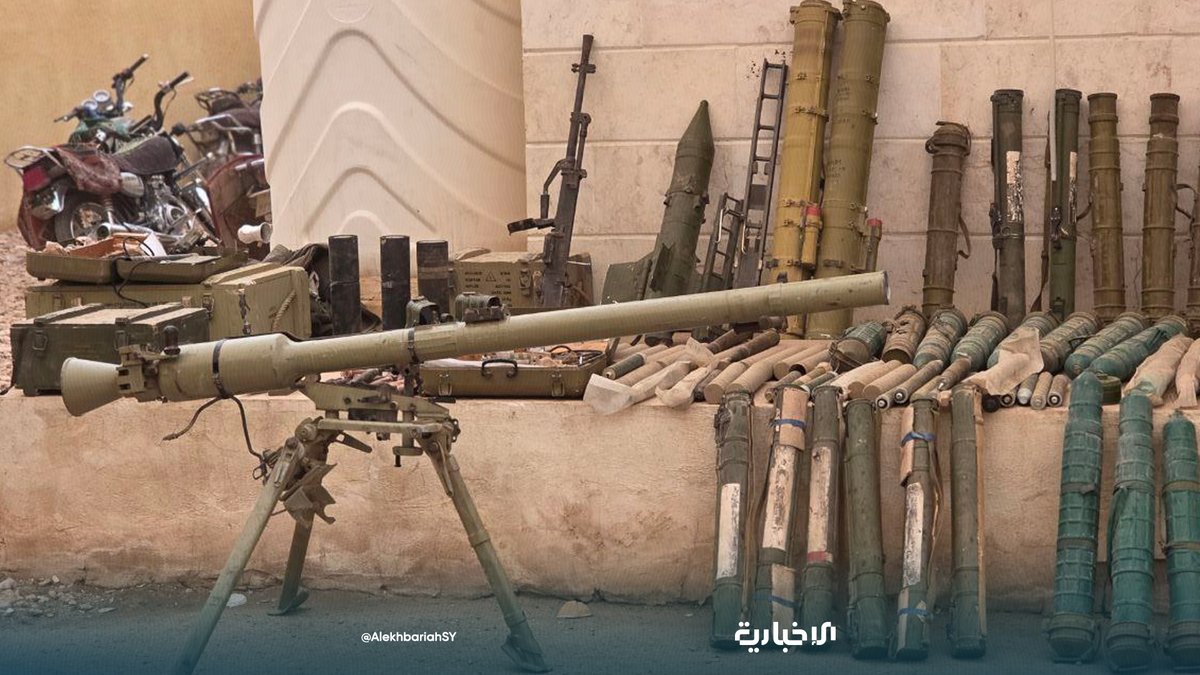 QalaatAlMudiq's tweet photo. #Syria: the Security forces have seized a weapons warehouse in the town of #Abukemal, near the Iraqi border, previously belonging to #IRGC-affiliated militias.
The warehouse contained 3 anti-tank missiles, rocket launchers and various ordnance incl. Iranian-made mortar shells. https://t.co/2vCrteVgRo
