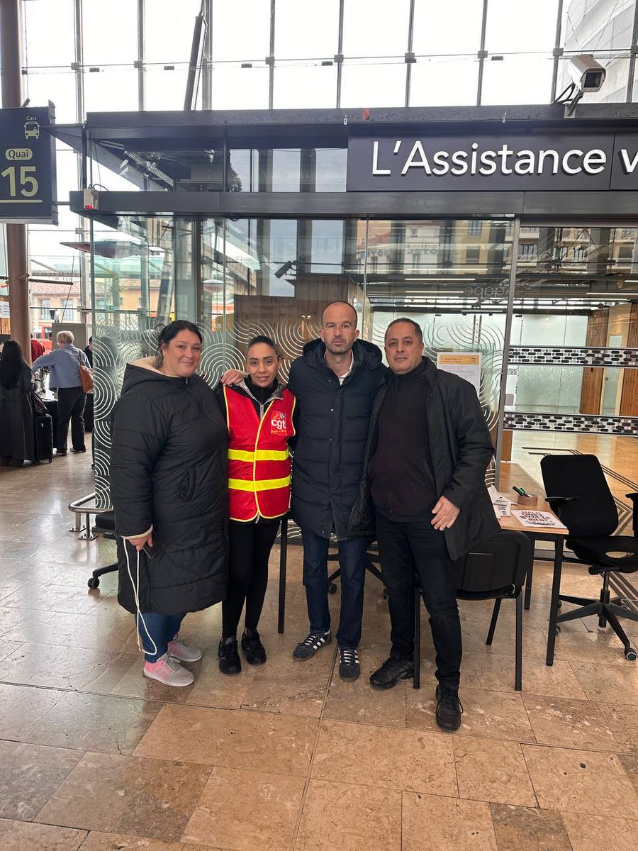 mbompard's tweet photo. J’étais ce matin à la gare Saint-Charles aux côtés des salariés en charge de l’assistance des Personnes à Mobilité Réduite (PMR) et des personnes en situation de handicap. 

Ils et elles sont en grève depuis le 14 mars 2026. En effet, la société ONET va reprendre ce marché le 1er avril prochain à la suite d’un appel d’offres de la SNCF.

Or, la direction d’ONET refuse d’appliquer l’article L1224-1 du Code du travail qui l’oblige à reprendre les salariés du prestataire précédent avec les mêmes conditions sociales.

Ce sont plusieurs centaines d’euros de rémunération qui seraient retirées à ces travailleurs qui occupent des fonctions essentielles pour l’inclusion des personnes en situation de handicap.

J’en appelle aux services de l’Etat qui doivent faire respecter la loi, à la direction d’ONET ainsi qu’à la SNCF qui ne peuvent pas s’asseoir ainsi sur le code du travail.

N’hésitez pas à venir apporter votre soutien aux salariés dans le hall de la gare Saint-Charles toute la journée.