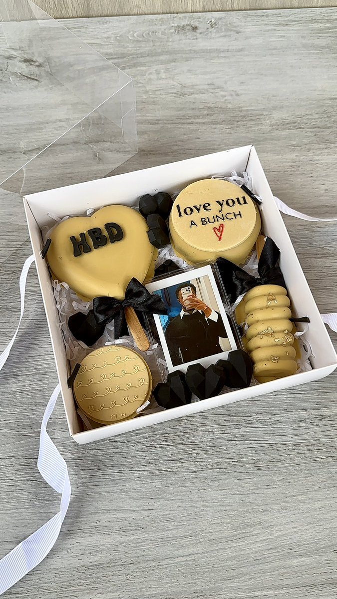 desserthouse_ug's tweet photo. Remind him of how much you adore him with this cute box😏🤭

#desserthousetreats https://t.co/YDr26hKDyN