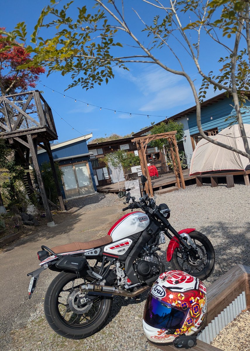 YodakinBo_Rider's tweet photo. 残りの仕事を昼までしたあとバイクを動かしたかったので散歩ツーして甘いモノはMIMISTANDさんで補給。
ガソリン値上げされたけど燃費に恵まれてるバイクは文句など言わず経済に貢献しなきゃいかんですよね…いや無駄なガソリン消費は控えるべき？

#日向市
#XSR155
#宮崎ライダー
#155cc
#yamaha https://t.co/fQbQulemGO