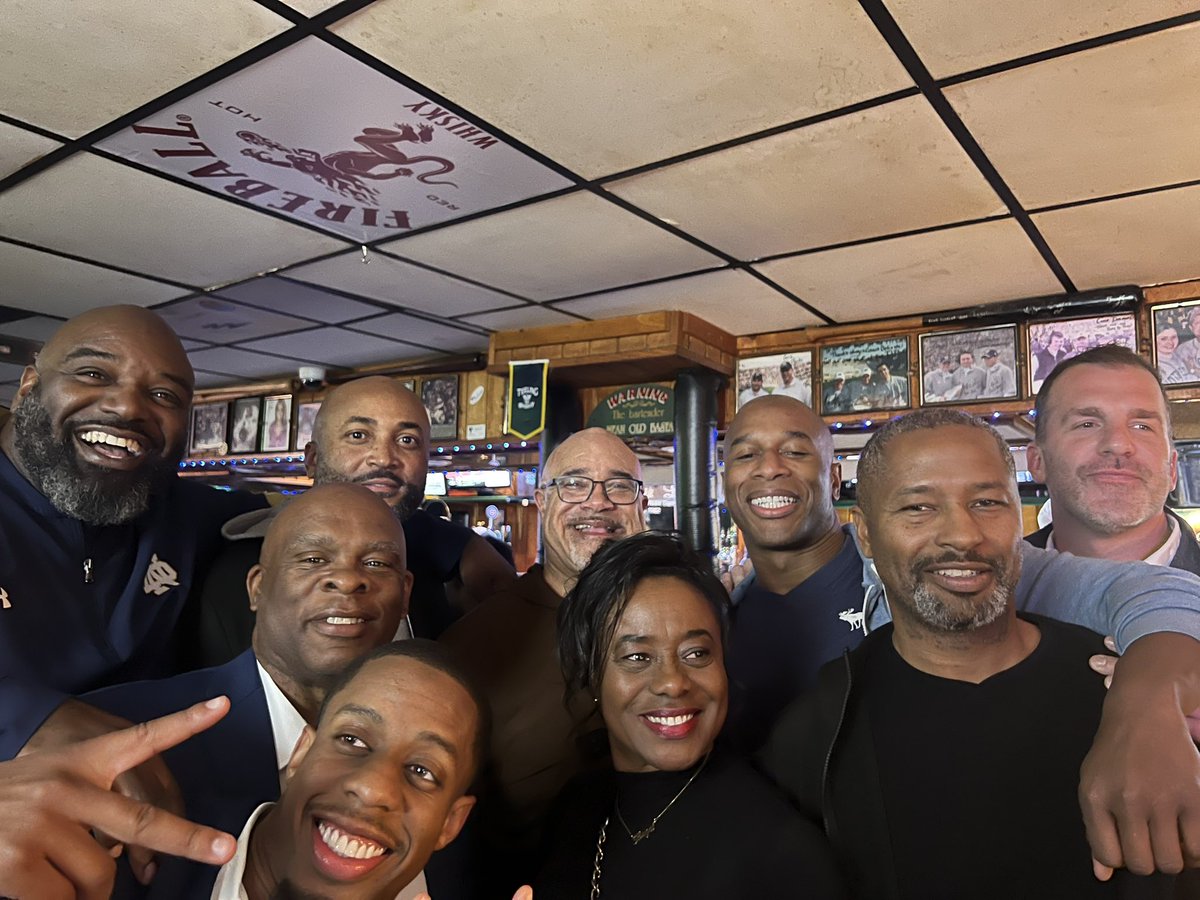 Linebacker Lounge Official tweet media