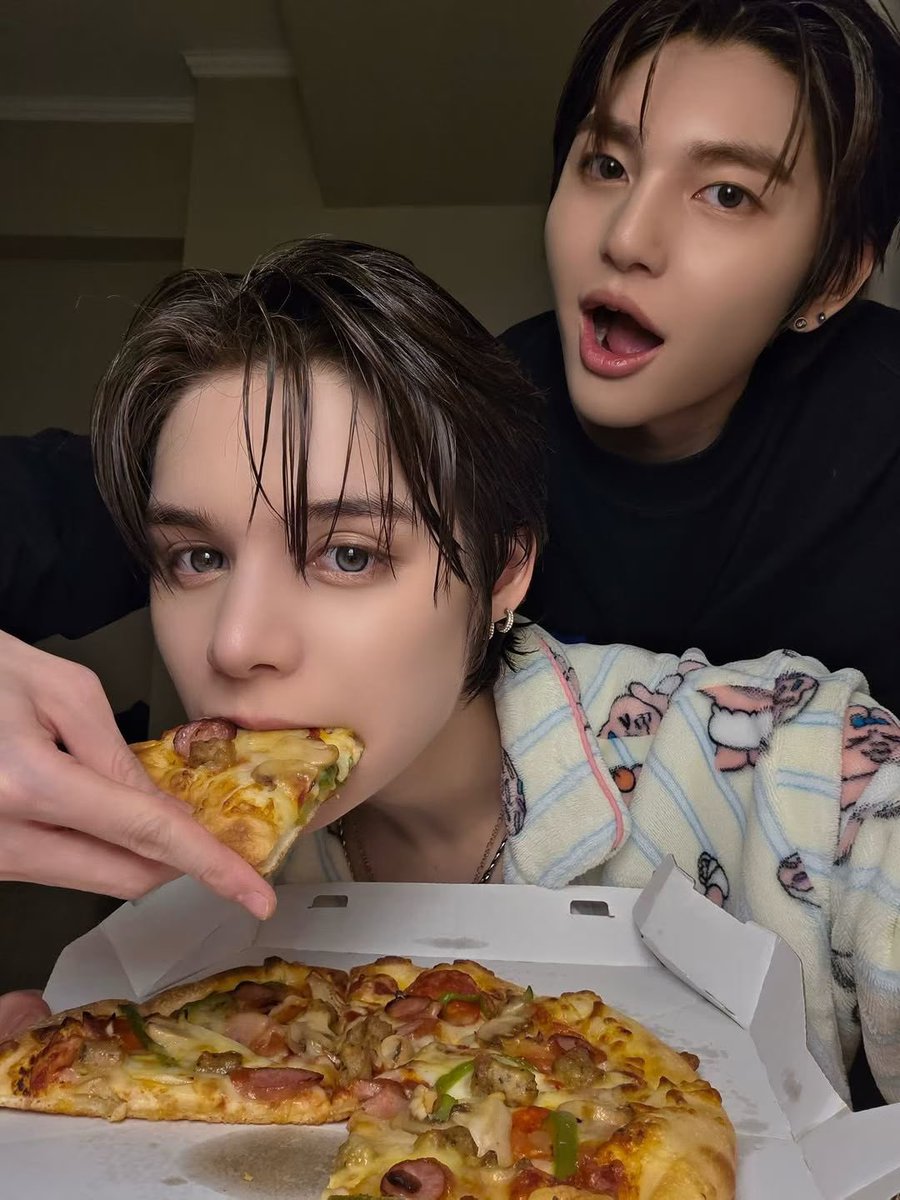 _EatMoreRice's tweet photo. 20260315

𝓹𝓲𝔃𝔃𝓪🍕

#HARUTA #haruta #하루타 
#SMTR25 #smtr25 #晴太 #ハルタ https://t.co/AuzrebIOQN