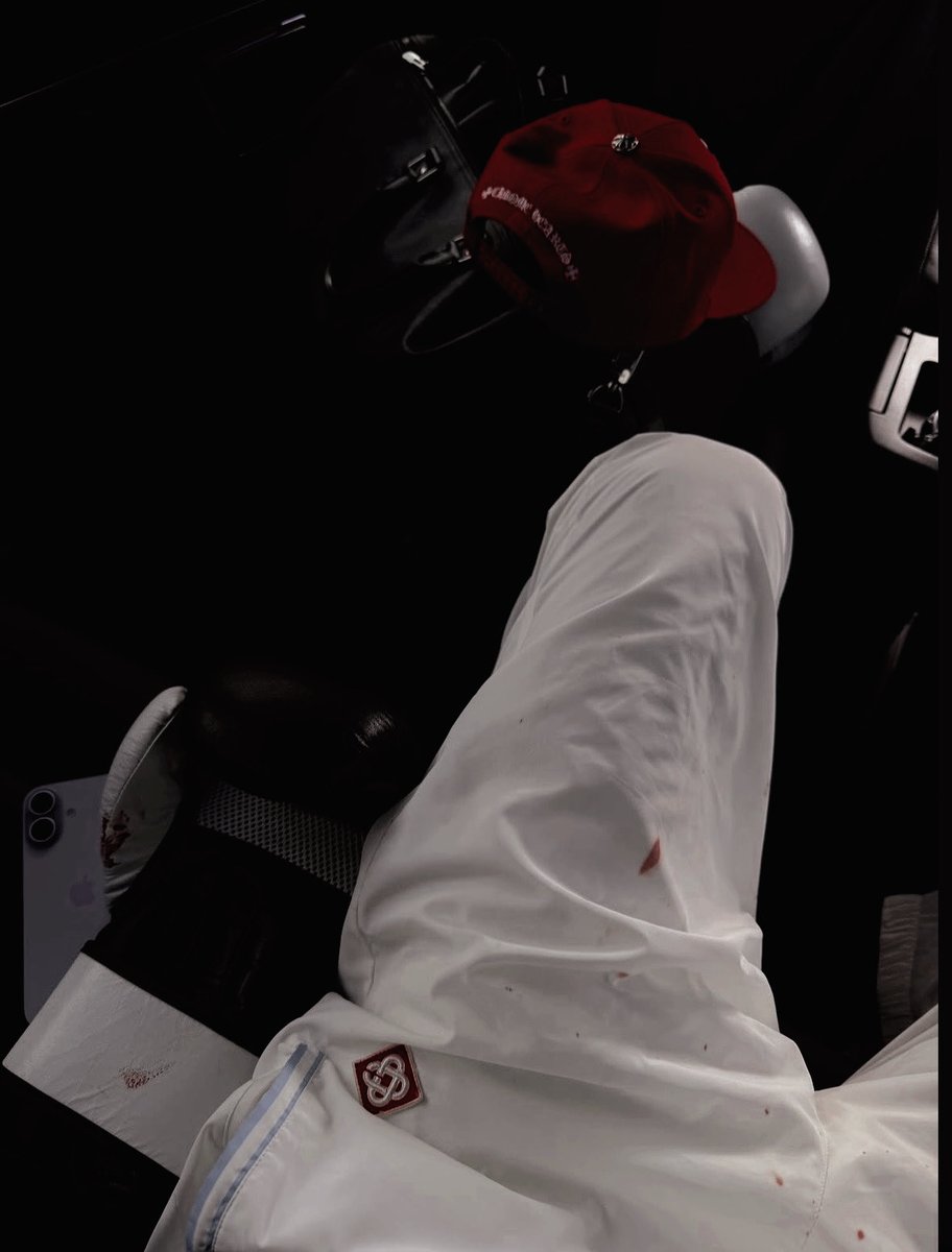 ᅟ

ᅟ

                                  instagram post.
                                   @ 𝖽𝗂𝖾𝗀𝗈𝗍𝗈𝗋𝗋𝖾𝗌

“back 2 work 🥊”.