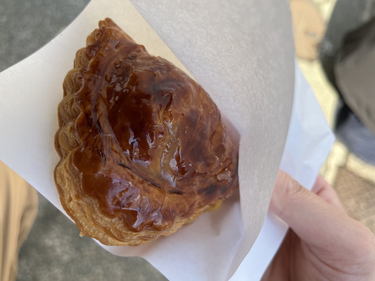 写真を見返していて、いつぞやか食べた、このアップルパイをまた食べたくなった🫣☀️
アップルパイは焼き立てサクサクに限る☺️