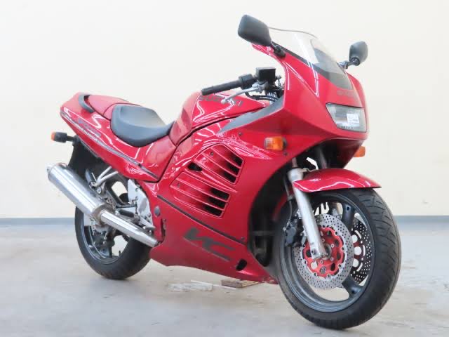elts0718's tweet photo. 町で見かけて一目惚れして、免許取得して迷わず決めた最初のバイク🏍️
RF400RV
 #みんなの一台目教えて https://t.co/tD2CKl4ob7
