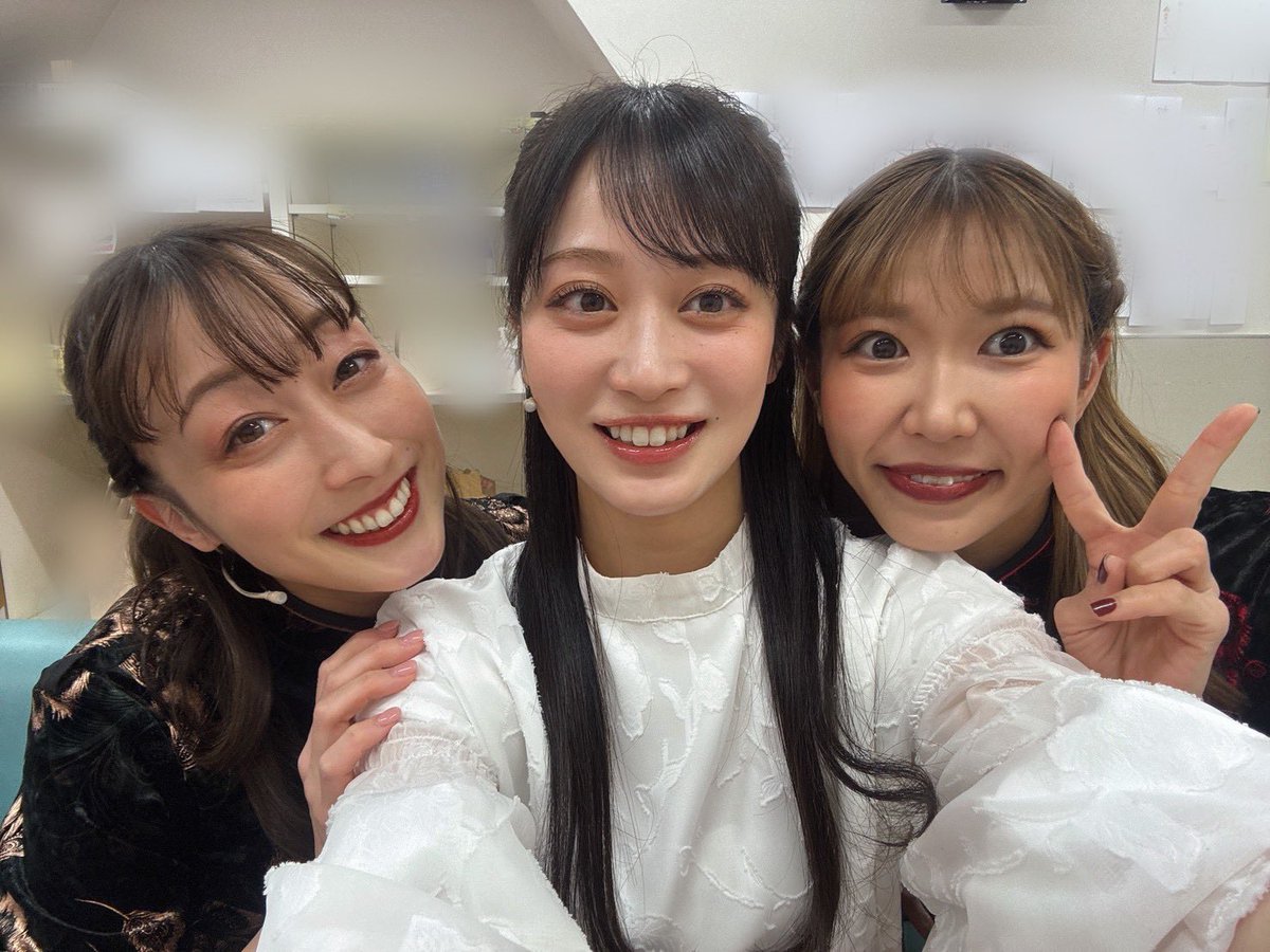 emi_ichi7's tweet photo. 舞台『私立探偵 濱マイク -罠-THE TRAP』
大阪公演本当にありがとうございました！

写真は稽古場で二人似てるって言ってもらえたことが嬉しくて、
ちっひーと劇場で撮りました❤️
写真あんまり似てない？！？笑
ゆあとタピオカ3人で飲んだのも思い出🧋✨
#濱ステ
@YuaChan_S2 
@kchi_hi1217 https://t.co/WCGVA04zzW