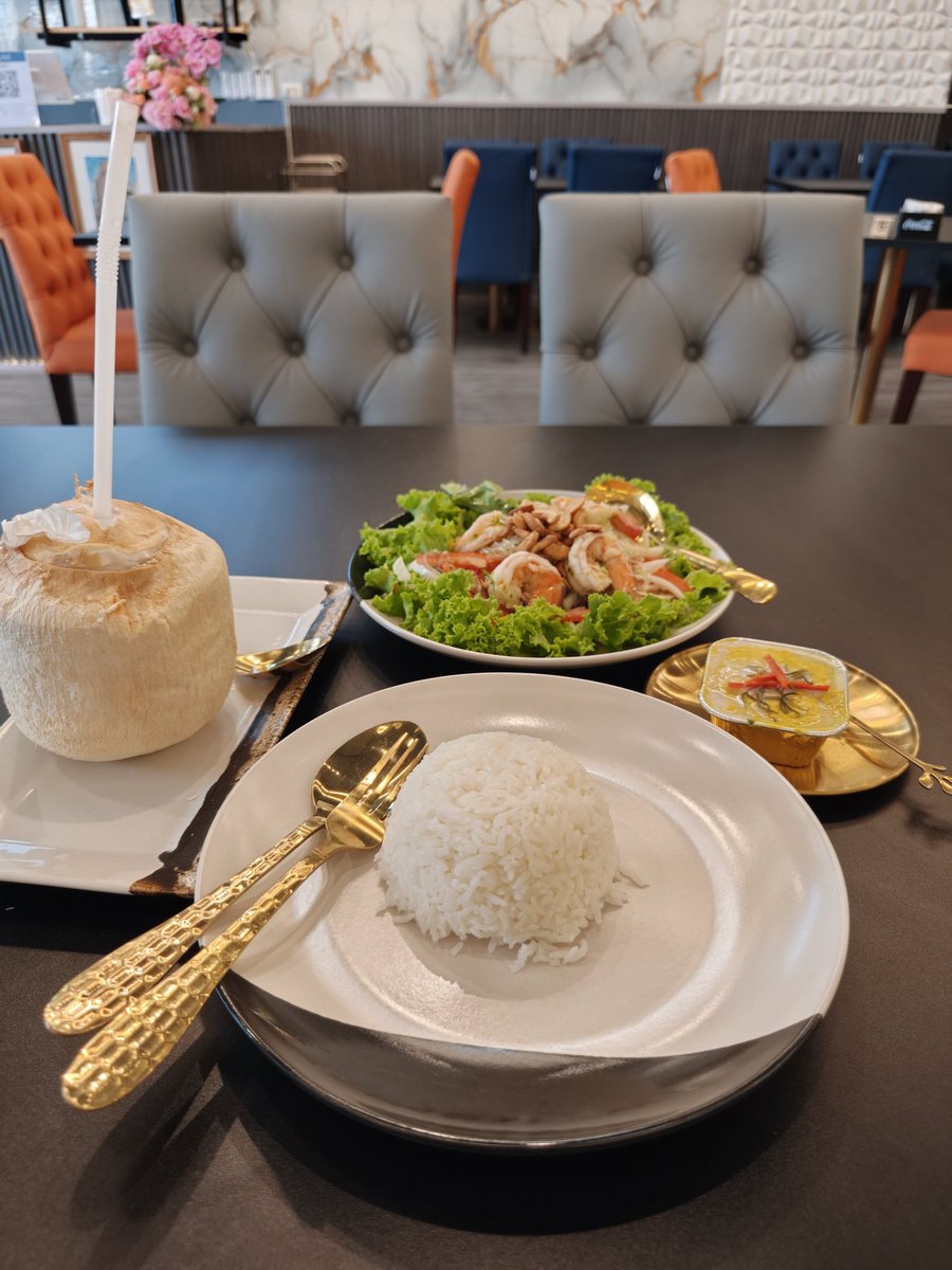 FaFa873697's tweet photo. มากินข้าวด้วยกันจ้า.. https://t.co/K8ZWtiiMxB