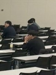 kiymiysun's tweet photo. Yesterday Huwei going to class so cute he seat alone like korea drama . When bomi come to class and meet him and sea together and firts meet 🫶🏻🌸🙏🏻😭💕 likeee so drama for me😂🫶🏻💕. Huwei cute #huweibomi #huwei #bomi https://t.co/xM0m7qUR4Q