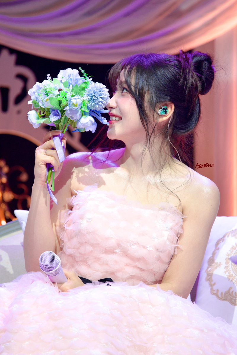 스테파니 tweet media